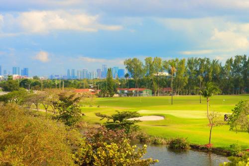 a golf course with a green and a river at Sheraton Miami Airport Hotel and Executive Meeting Center in Miami