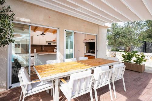 Hidden Gem Villa by aneo travel