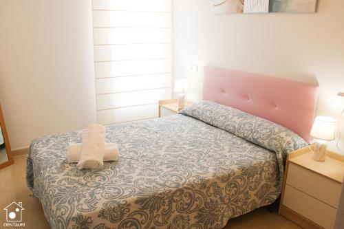 a bedroom with a bed with a towel on it at Fantástico Ático Chill Out con Vistas a Mar de Cristal in Mar de Cristal