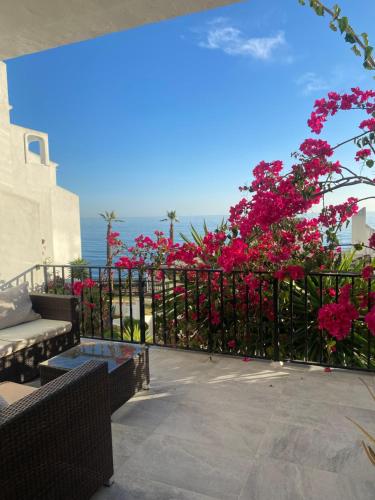 Beachfront duplex with seaview