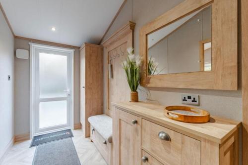 Koupelna v ubytování The Harrogate - Norfolk Cottage Agency