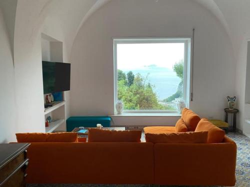 TV/trung tâm giải trí tại Heartbreaking sea view house in Capri - Italy