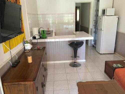 Kuchyň nebo kuchyňský kout v ubytování Appartement LETCHIS MANGUE