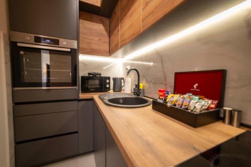 Η κουζίνα ή μικρή κουζίνα στο Apartment Premium Deny