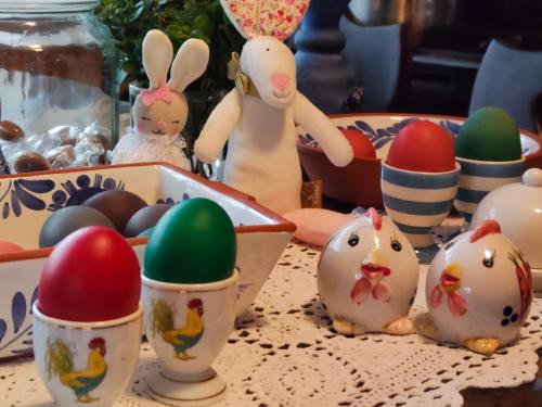 a group of easter eggs in cups on a table at Apartament Na Wierchu in Murzasichle