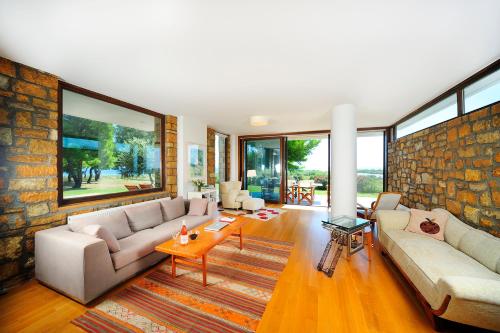 Gallery image of Vatopedi Serenity Pool Retreat by Halkidiki Villas in Vatopedi