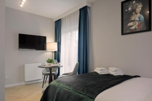 Ένα ή περισσότερα κρεβάτια σε δωμάτιο στο Metropolis Apartments