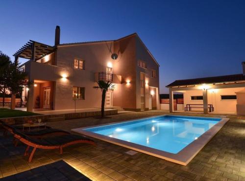 Πισίνα στο ή κοντά στο Apartment Villa Troskot