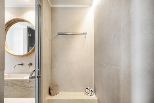 Ένα μπάνιο στο Kythnos Blue - Suite 3 Loutra Bch Balcony Sea View