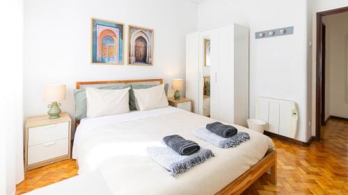 Bright apartment next metro
