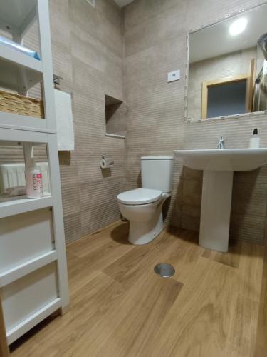 a bathroom with a toilet and a sink at Casa Filo in Redondela
