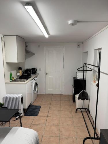 Η κουζίνα ή μικρή κουζίνα στο Studio in NW9
