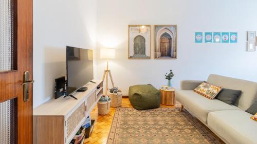 Bright apartment next metro