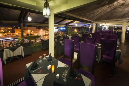 Restoran või mõni muu söögikoht majutusasutuses Hotel Islane