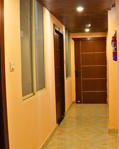 an empty hallway with a door and a hallwayngth at Ganga Riverfront Rooms And Banquet in Prayagraj