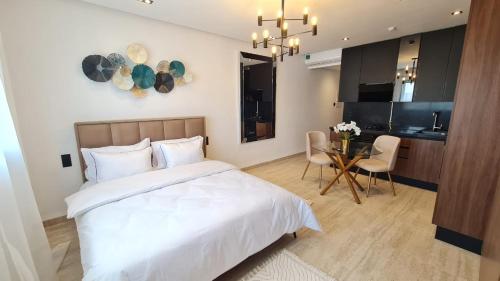 Postel nebo postele na pokoji v ubytování Green Suites Tunis