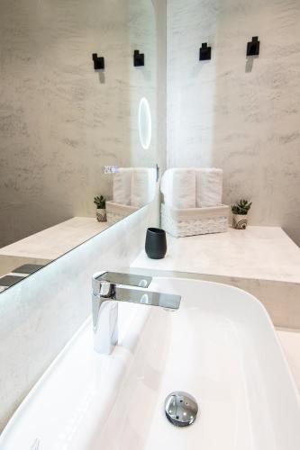 Flats Avenue 236- B