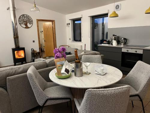 a living room with a table and chairs at Orchard Hideaway in Kelso