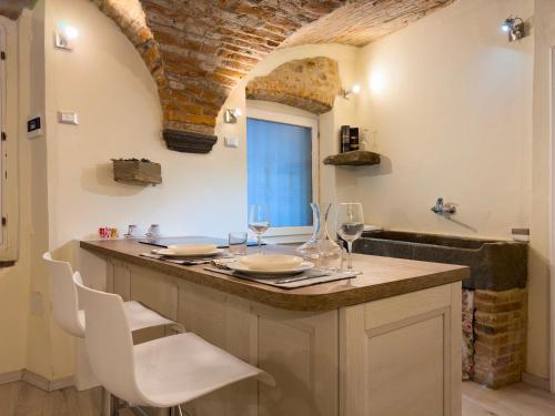 Η κουζίνα ή μικρή κουζίνα στο Centro Storico - La Casa del Duca