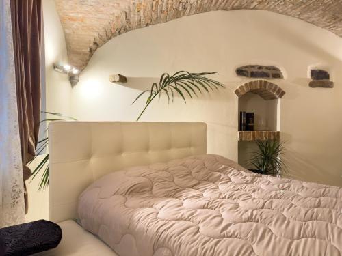 Ένα ή περισσότερα κρεβάτια σε δωμάτιο στο Centro Storico - La Casa del Duca