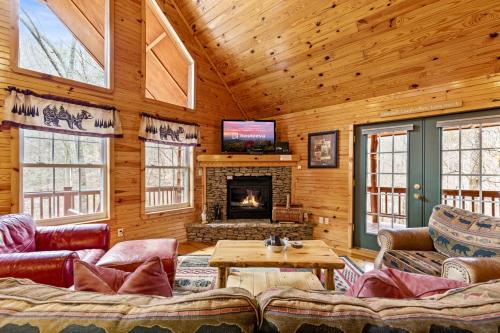 Μια τηλεόραση ή/και κέντρο ψυχαγωγίας στο Hickory Hollow Hideaway