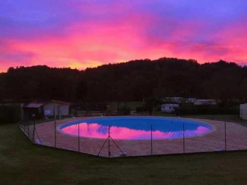 Gallery image of Camping 3 étoiles - Piscine - eehgef in Castelnau-Picampeau
