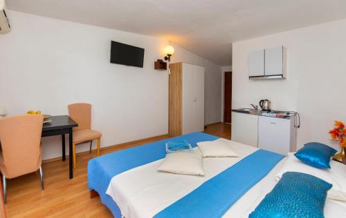 Ένα ή περισσότερα κρεβάτια σε δωμάτιο στο Apartments Luka