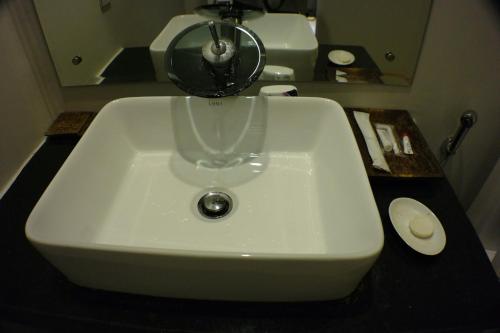 A bathroom at Mowin Boutique Hotel & Residence
