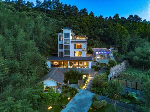 an aerial view of a house with a garden at Anji Bamboo Homestay in Tangkou