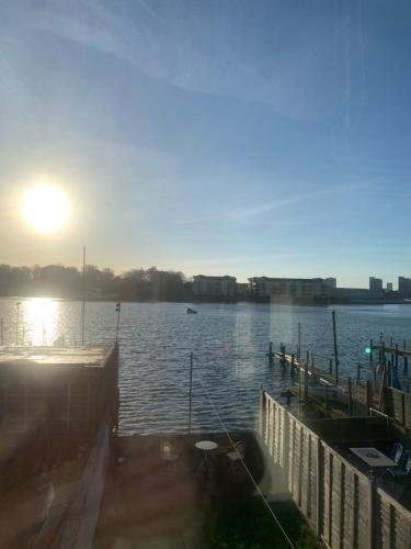 a view of a lake with the sun setting at Apartment, Stylish 2 bed Riverside House, 2 Kingsize beds, Free Parking in Southampton