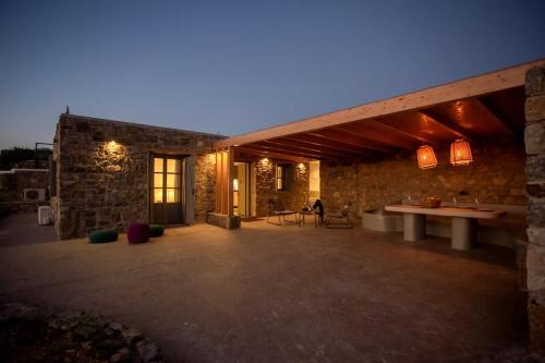 Private apartment sea view yard