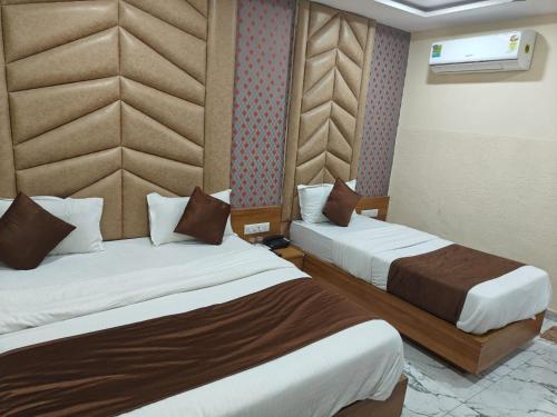 a hotel room with two beds in a room at Hotel Royal King in Ahmedabad