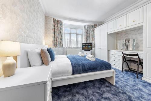 Ένα ή περισσότερα κρεβάτια σε δωμάτιο στο Kosher House - Hendon - London