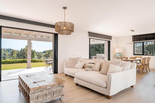 Villa Capricho Front Golf Pool Views