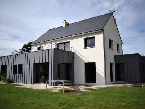 Superbe villa avec WIFI et grand jardin à 300m de la plage à l'Ile Grande, proche Club Nautique - FR-1-368-129