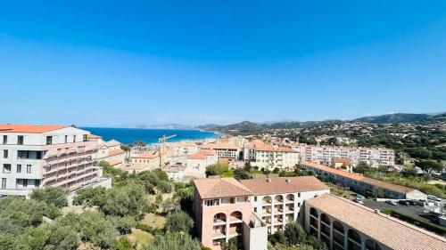 Afbeelding uit fotogalerij van Appartement T4 Le Clos des Oliviers 13 L'ILE ROUSSE in LʼÎle-Rousse