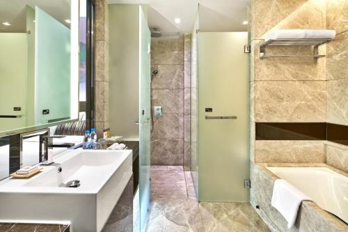 Koupelna v ubytování Crowne Plaza Hong Kong Kowloon East by IHG
