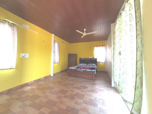 Postel nebo postele na pokoji v ubytování Hi Bengaluru
