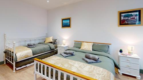 Postel nebo postele na pokoji v ubytování Dolphin House