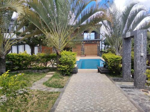 Bazén v ubytování Villas Rocher - Deluxe Suite 3C nebo v jeho okolí
