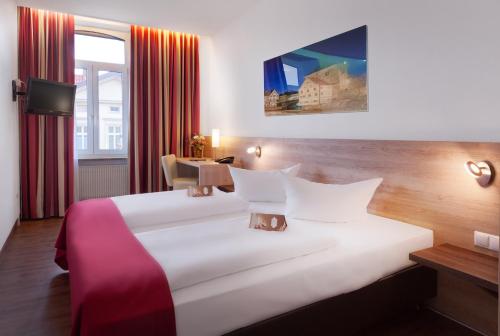 Postel nebo postele na pokoji v ubytování Hotel National