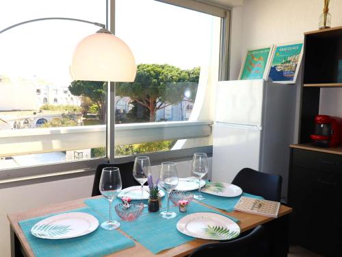 Studio cabine refait à neuf, piscine, proche plage et commerces - FR-1-307-241