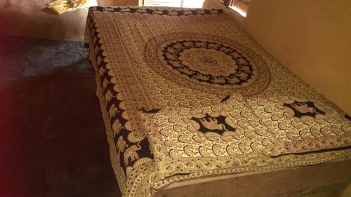 a close up of a bed with a design on it at Abimansala Resort in Hunnasgiriya