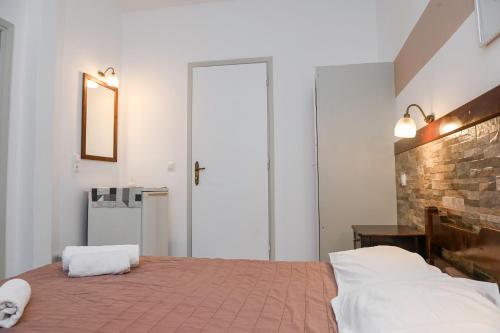 Postel nebo postele na pokoji v ubytování Narkissos Hotel