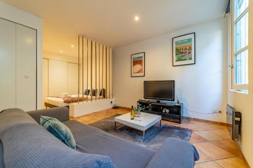 Télévision ou salle de divertissement dans l'établissement La Suite Arena, coeur de ville