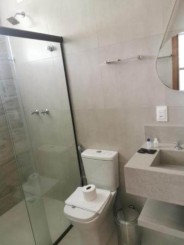 a bathroom with a toilet and a shower and a sink at Pousada Boutique Raio de Luz in Ouro Preto