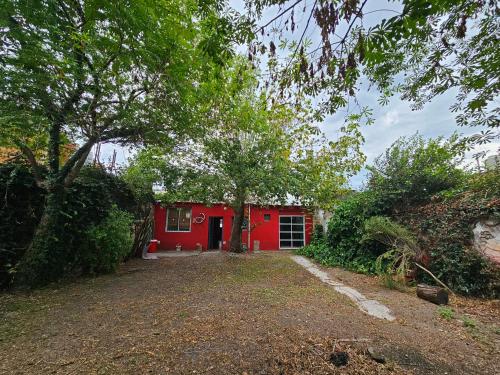 Zahrada ubytování Casa una habitacion con tres camas,patio, totalmente equipada