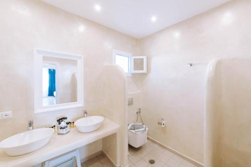 Koupelna v ubytování HOTIDAY Room Collection - Naxos