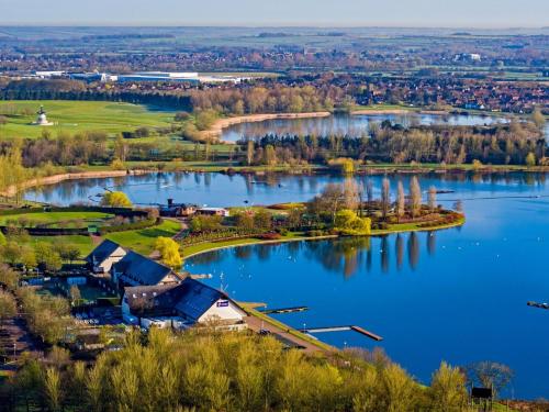 an island in the middle of a lake at The Willen Lodge Hotel in Milton Keynes