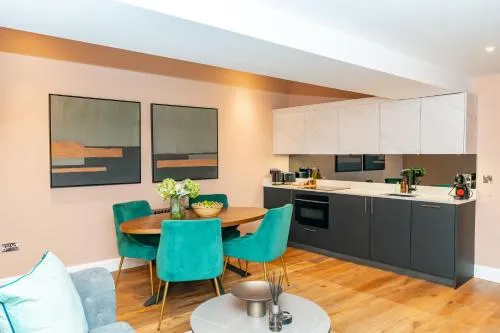 Dragon Suites Luxury Apartments at 9 Albyn Place photo 7